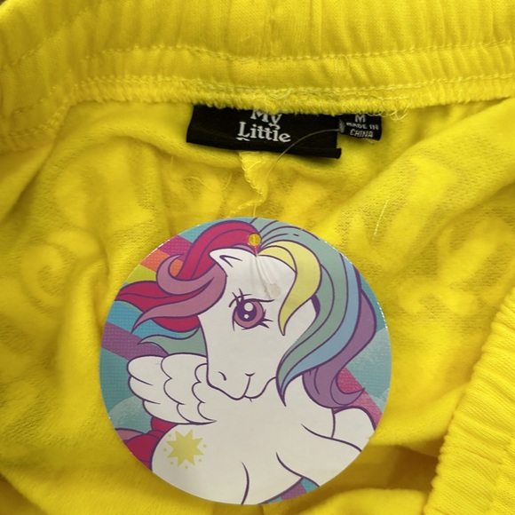NEW NWT My Little Pony Yellow Shorts Sweatshirt Size Medium - Picture 4 of 4